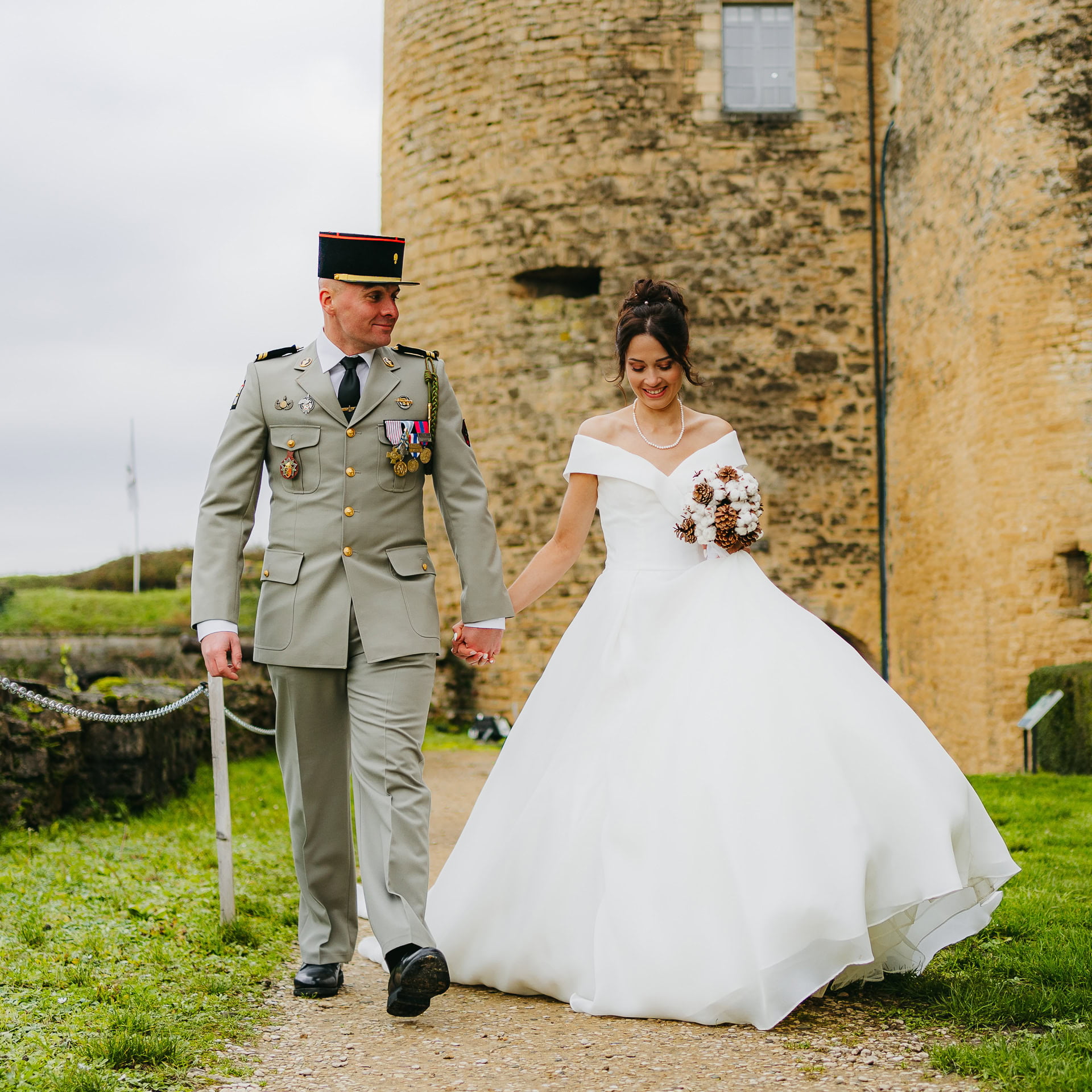 photographie couple détails robe mariage